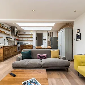  Holiday home Stunning 3bd Flat Shoreditch With Hidden Garden